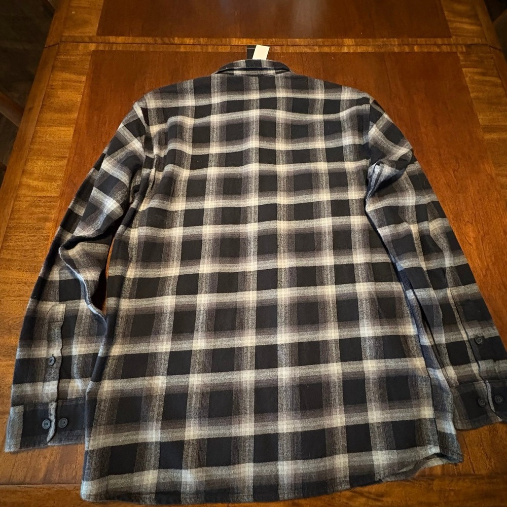 Airwalk Plaid Flannel Shirt Mens Medium Black Gray Button Up Skate Streetwear - Picture 2 of 3